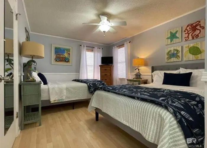 Pet Friendly Access Sleeps 6 Paradise Isle Apartment
